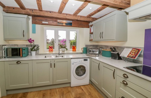 Payhembury Cabaña | FOREVER HOME, family friendly, with hot tub in Payhembury