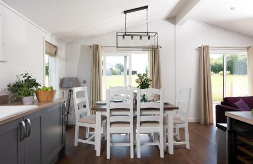 Lifton Casa | Forget Me Not Lodge, 4 Roadford Lake Lodges