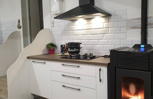 Escot Casa | Former school with swimming pool.