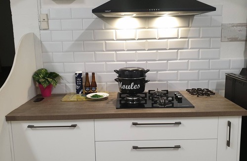 Escot Casa | Former school with swimming pool.