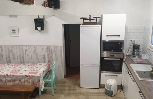 Escot Casa | Former school with swimming pool.