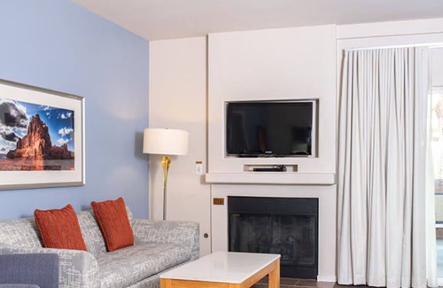 Enterprise Complejo | Beautiful 1 bedroom condo style resort right off strip - multiple pools & gym