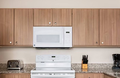 Enterprise Complejo | Beautiful 1 bedroom condo style resort right off strip - multiple pools & gym