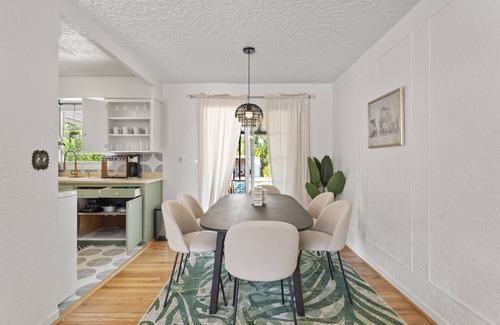 Vancouver Casa | Fort Adobe 10 mins to Airport Large fenced Yard