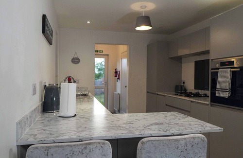 Stonnall Casa | Fort House 6 big bedrooms 8 beds - Nec, JLR, M6, M42