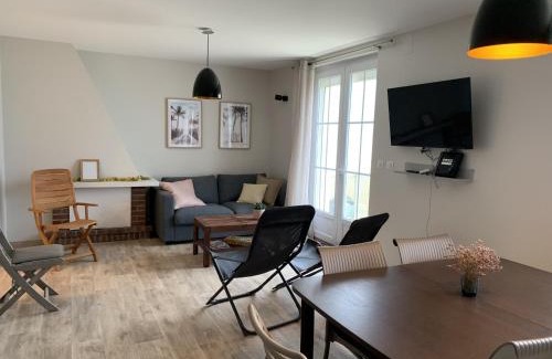 Fort-Mahon-Plage Apartamento | Fort-Mahon-Plage : Appartement rénové en front de mer, 2 chambres, terrasse - FR-1-482-93
