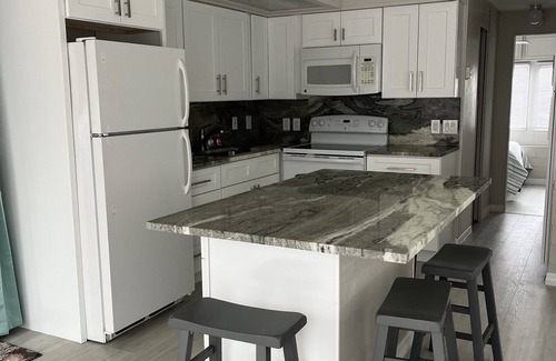 Iona Cabaña | Fort Myers Beach Cottage ~ Holiday Condo ~ 1 Br 1.5 Bath ~ Sleeps 4