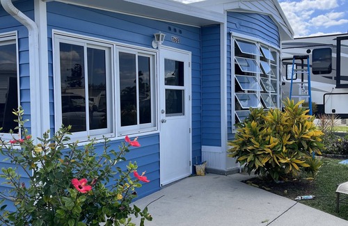 Iona Cabaña | Fort Myers Beach Cottage ~ Holiday Condo ~ 1 Br 1.5 Bath ~ Sleeps 4