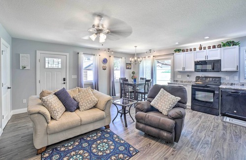 Fort Wayne Condominio | Fort Wayne Getaway - Family + Pet Friendly!