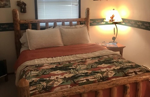 Pinedale Cabina | Fort William Guest Ranch