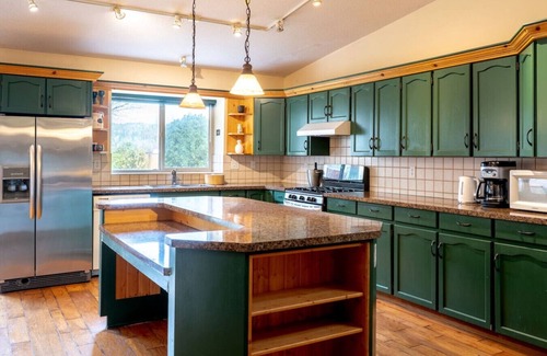 Langley Casa | Fort Wine Manor: Entire Private Estate Home