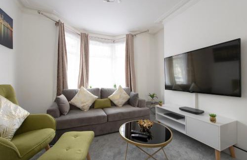 Greenwich Casa | Fortified Beautiful Three bedroom House