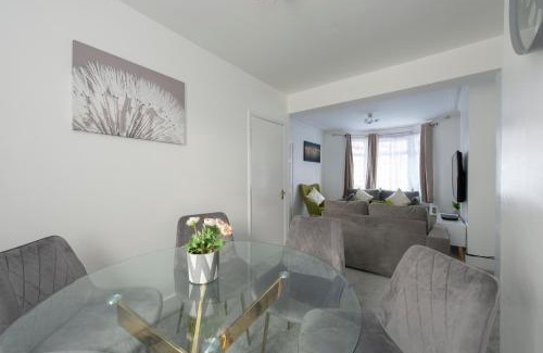 Greenwich Casa | Fortified Beautiful Three bedroom House