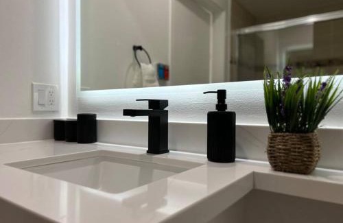 Downtown Apartamento | Fortuna-Seaside Retreat in Santa Monica, steps to the beach, free parking