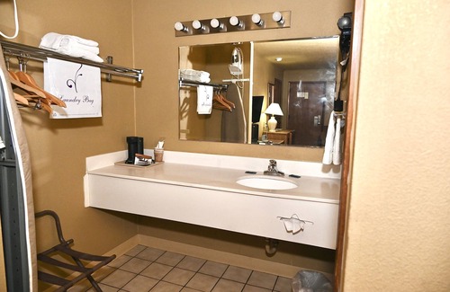 Newport Hotel | Fortune Inn And Suites Newport