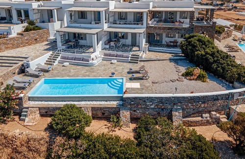 Parasporos Villa | retiro de FOS en Paros, con piscina, vistas al mar, cerca de playas de arena