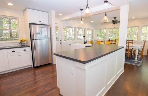 Grange Landing Cabaña | Playa Fósil: "Retiro del lago Canandaigua y vistas memorables!"