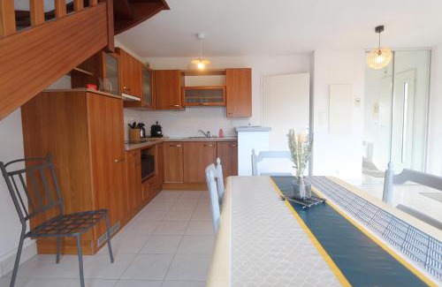 Fouesnant Apartamento | Fouesnant Beg Meil, duplex au coeur du village, à 450 m de la plage