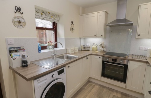 Loftus Cabaña | FOULSYKE FARM COTTAGE, pet friendly, with open fire in Loftus