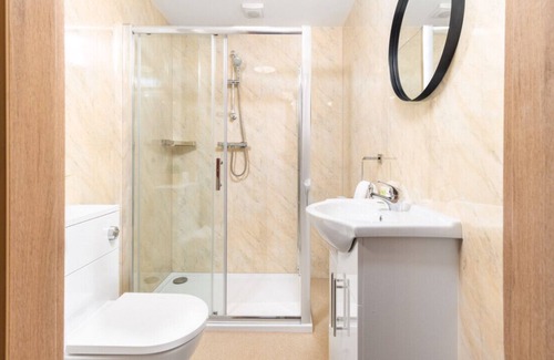 Stourbridge Apartamento | Four Apartments - Parking - Stourbridge
