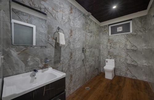 Dharampur Hotel | Four Bedrom House Kasauli I The Mountain Mansion I Serviced Villa I Party & Music I Sky Bonfire I Kasauli By Exotic Stays