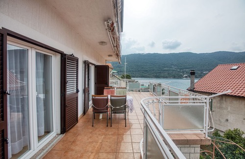 Grebastica Apartamento | Apartamento de cuatro habitaciones con terraza y vista al mar Grebastica, Sibenik (A-482-a)