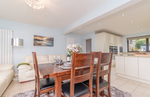 Harlech Cabaña | Four Bedroom Holiday Home With Views Over Cardigan Bay | Ty-Mari