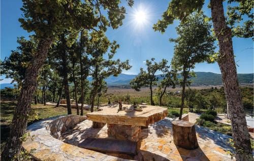 Kijevo Casa | Four-Bedroom Holiday Home In Kijevo