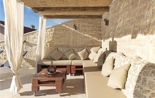 Kijevo Casa | Four-Bedroom Holiday Home In Kijevo
