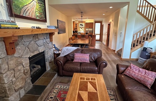 East Kootenay Casa | Four bedroom luxury townhome with ski in/ski out beside Grey Wolf Golf Course