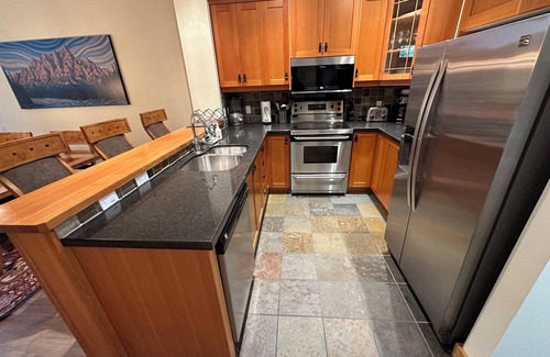 East Kootenay Casa | Four bedroom luxury townhome with ski in/ski out beside Grey Wolf Golf Course