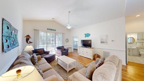 Pawleys Island Casa | Four Bedroom, Three Bath, Golf Villa, Scenic View