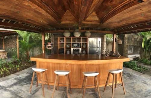 East Selemadeg Villa | Lujosa residencia de cuatro dormitorios con piscina privada de 25 m