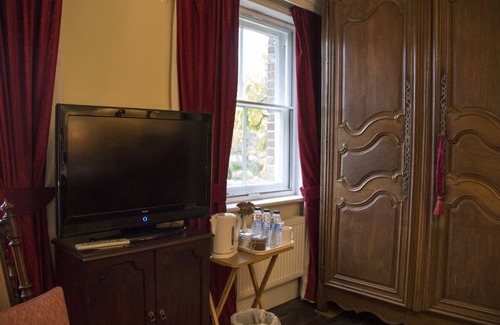 Britford Villa | Villa-Rural-Baño privado con ducha-Vista al Jardín-Four bedroom farmhouse