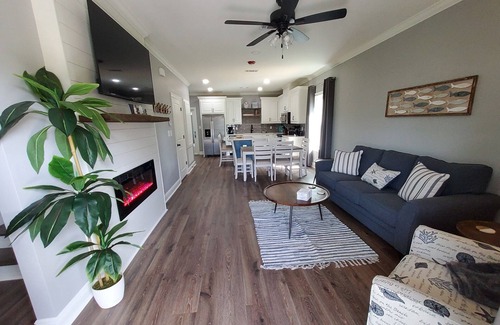 Biloxi Casa | Four Palms Unit A, 500ft to Beach, Walk 2 Casinos!