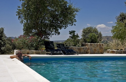 Arroyomolinos de Montánchez Casa | Bungalow para cuatro personas en el campo español, único para los amantes de la naturaleza.