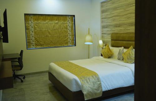 Akalkot Hotel | Four Petals Executive by LHMS