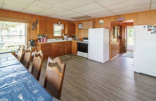 Willsboro Cabaña | Four Seasons cottage on Lake Champlain waterfront