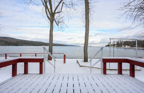 Willsboro Cabaña | Four Seasons cottage on Lake Champlain waterfront