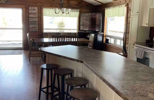 Weslemkoon Casa | Four Seasons Cozy Getaway