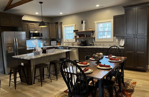 Martin Casa | Four Seasons Farmhouse Retreat on Lake Hartwell