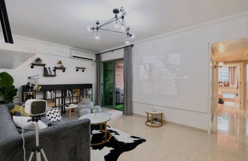 Luohu Apartamento | Four Seasons Window View Apartment