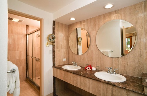 Paget Hotel | Fourways Inn