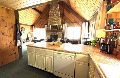 Wetmore Cabaña | Fox & Fern Cottage: Escape to Michigan's UP for a Breathtaking Fall Getaway