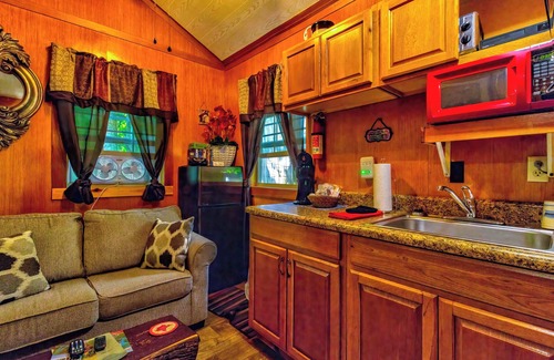 Cherokee Cabina | Fox Magdaline Mini Cabin at Panther Creek