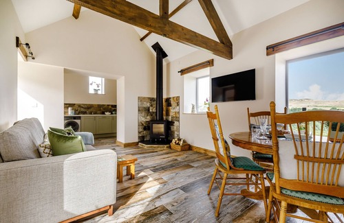 Beck Hole Cabaña | FOXGLOVE, pet friendly, with hot tub in Goathland