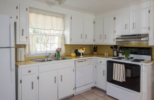 Hendersonville Cabaña | Foxhole Cottage - Cerca del centro