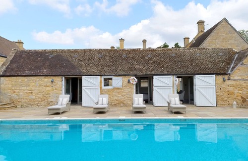 Stanton Cabaña | Foxholme Manor - Spacious manor with swimming pool and tennis court