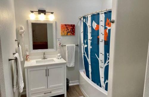 Ahwahnee Casa | Foxs Den Hot Tub Bbq Queen Bed Sleeps 2