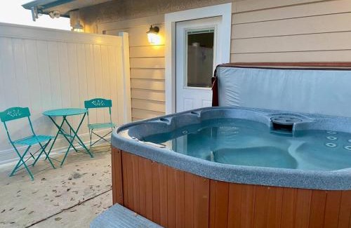 Ahwahnee Casa | Foxs Den Hot Tub Bbq Queen Bed Sleeps 2
